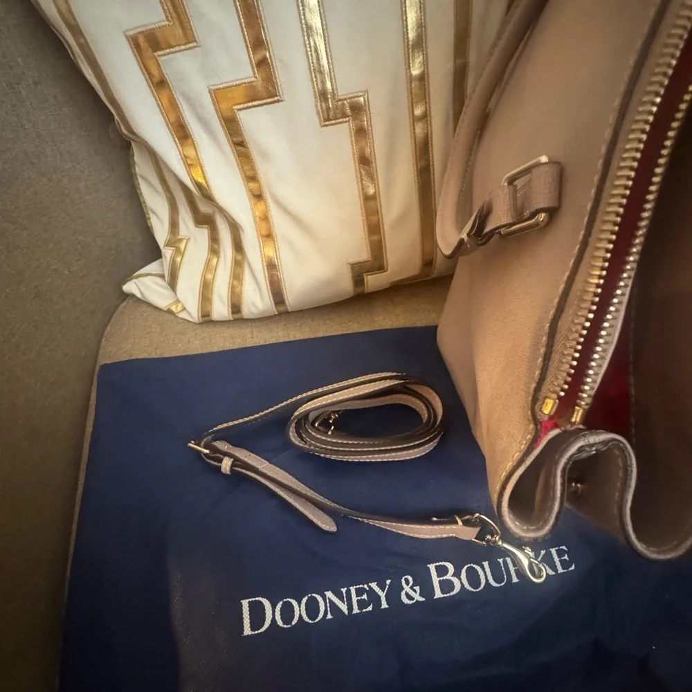 Dooney & Bourke chic versatile